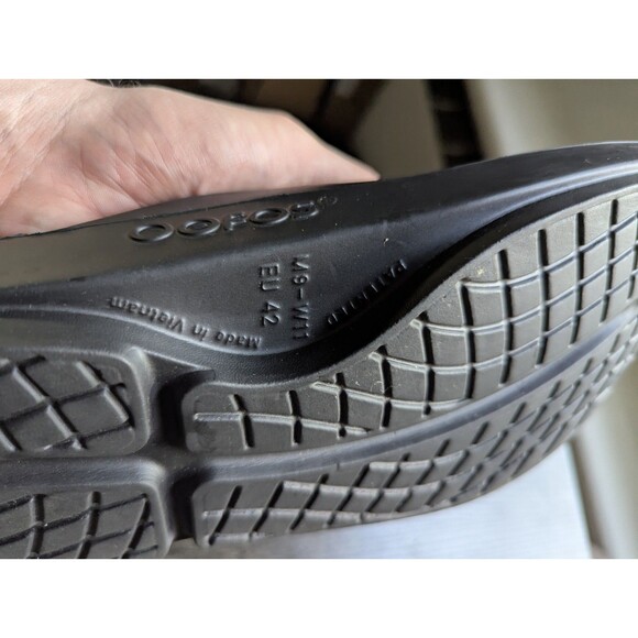 Oofoos Black Comfort Slippers Unisex Size M 9 and W 11 *Near mint* - Picture 3 of 10